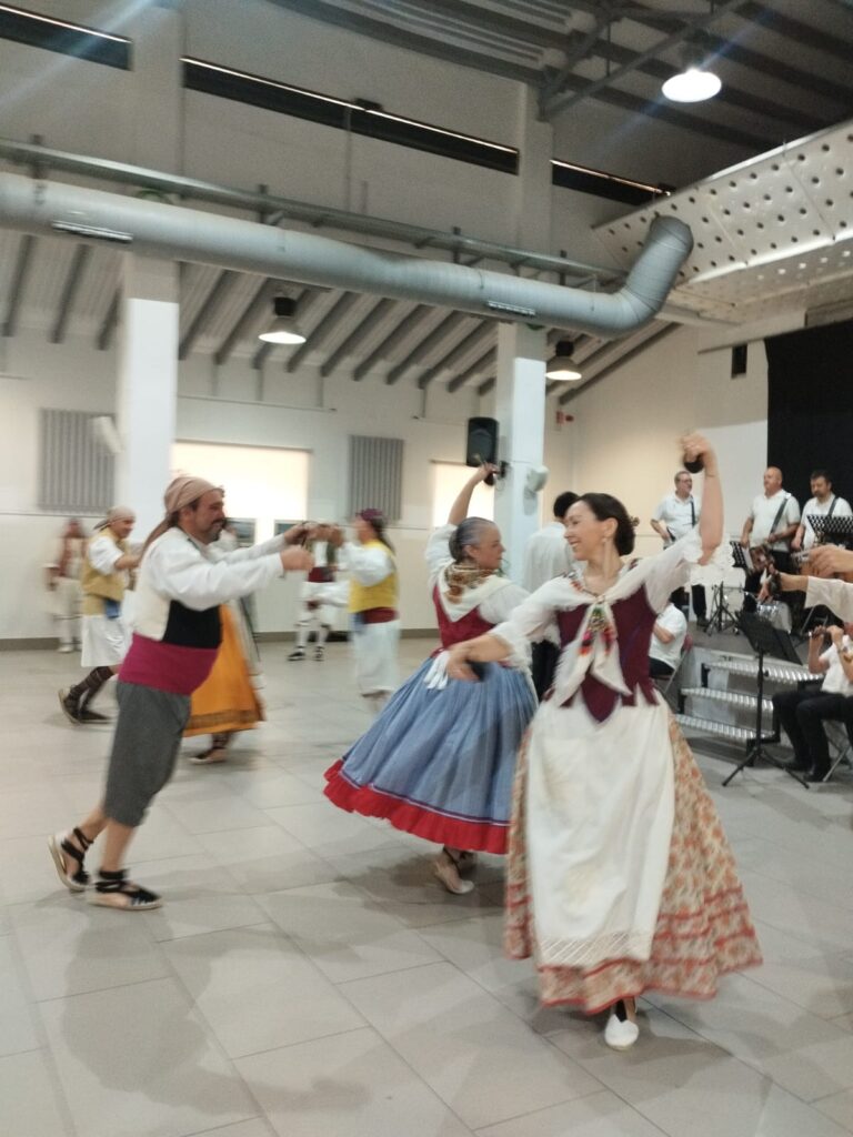 Mañana de baile y música a beneficio de Coratge